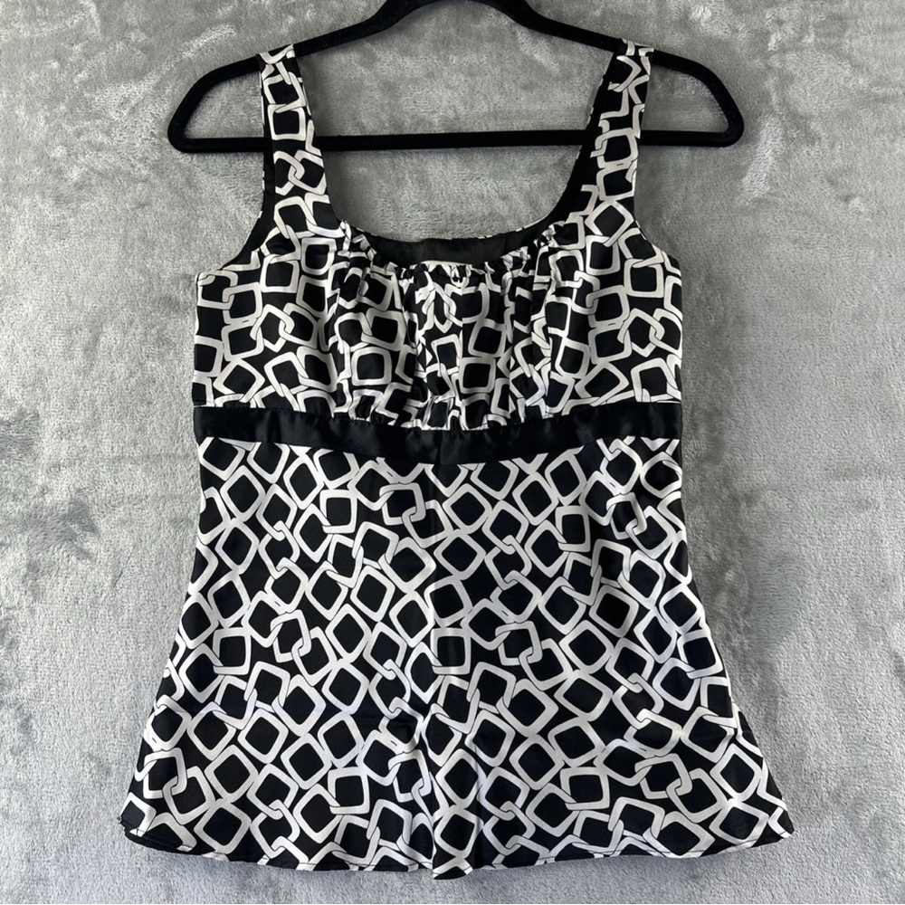 White House Black Market Top Women’s XS Black & White Silk.